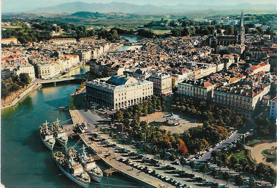 4 Dragueurs à quai