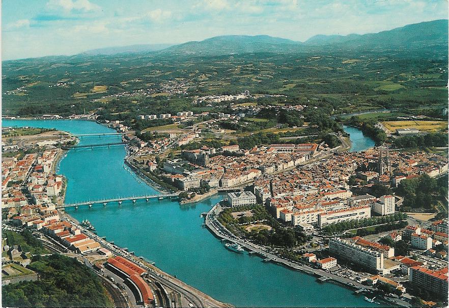 Vue aérienne générale de la ville CPSM